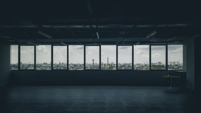 Glass, Wind, and Silence: The Architectural Science Behind Peaceful Urban Panoramas