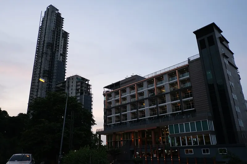 The Five-to-Fifteen Story Sweet Spot: Why Younger Buyers Are Choosing Mid-Rise Over Everything Else